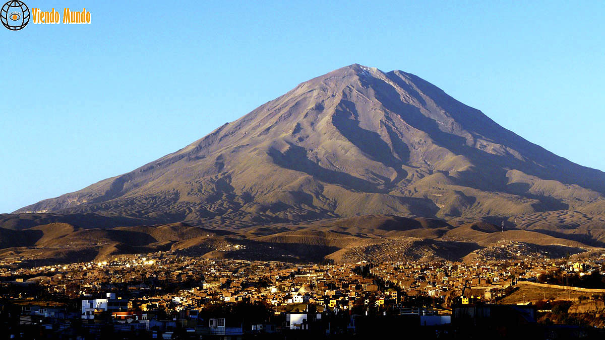 VOLCANES: Campos volcánicos y cráteres en Peru visitados por ViendoMundo.